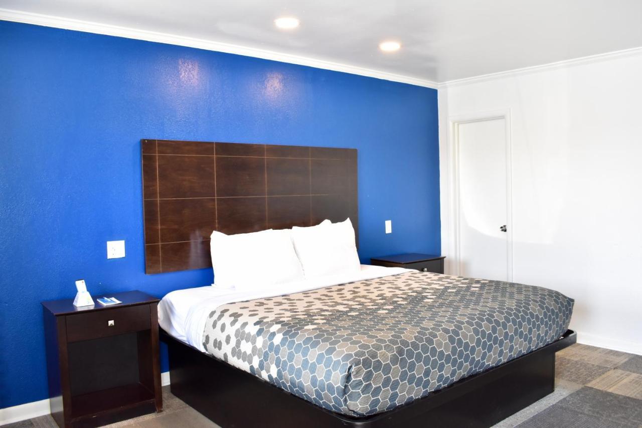 Rodeway Inn Swainsboro Bagian luar foto