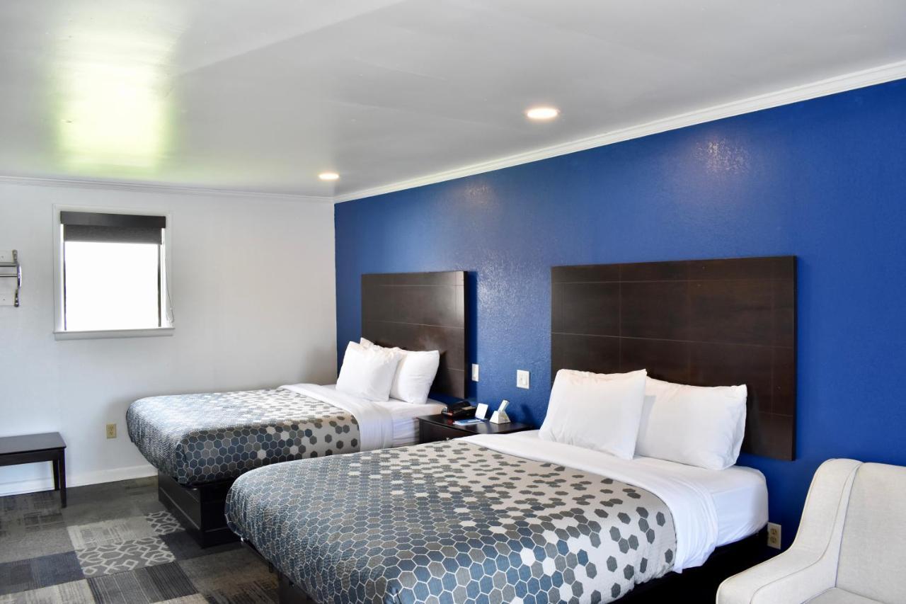 Rodeway Inn Swainsboro Bagian luar foto