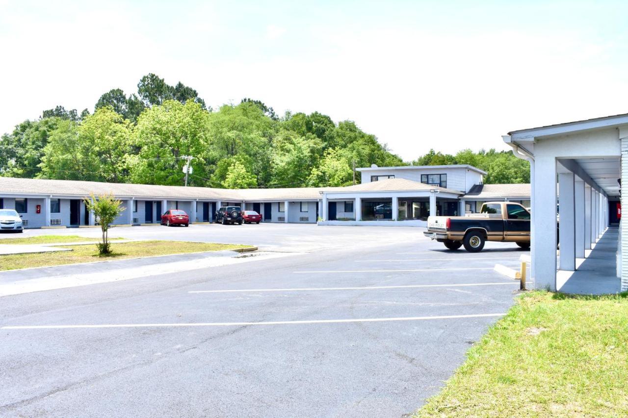 Rodeway Inn Swainsboro Bagian luar foto