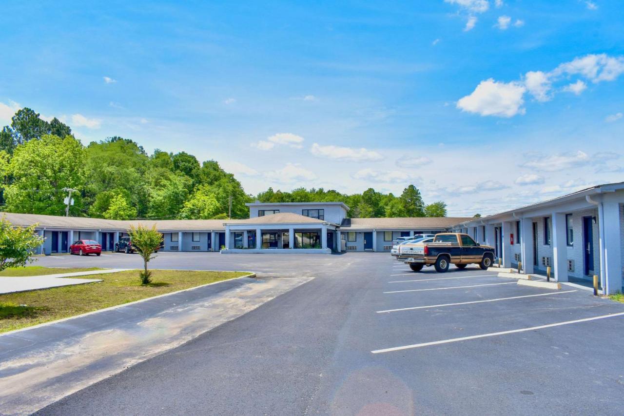 Rodeway Inn Swainsboro Bagian luar foto