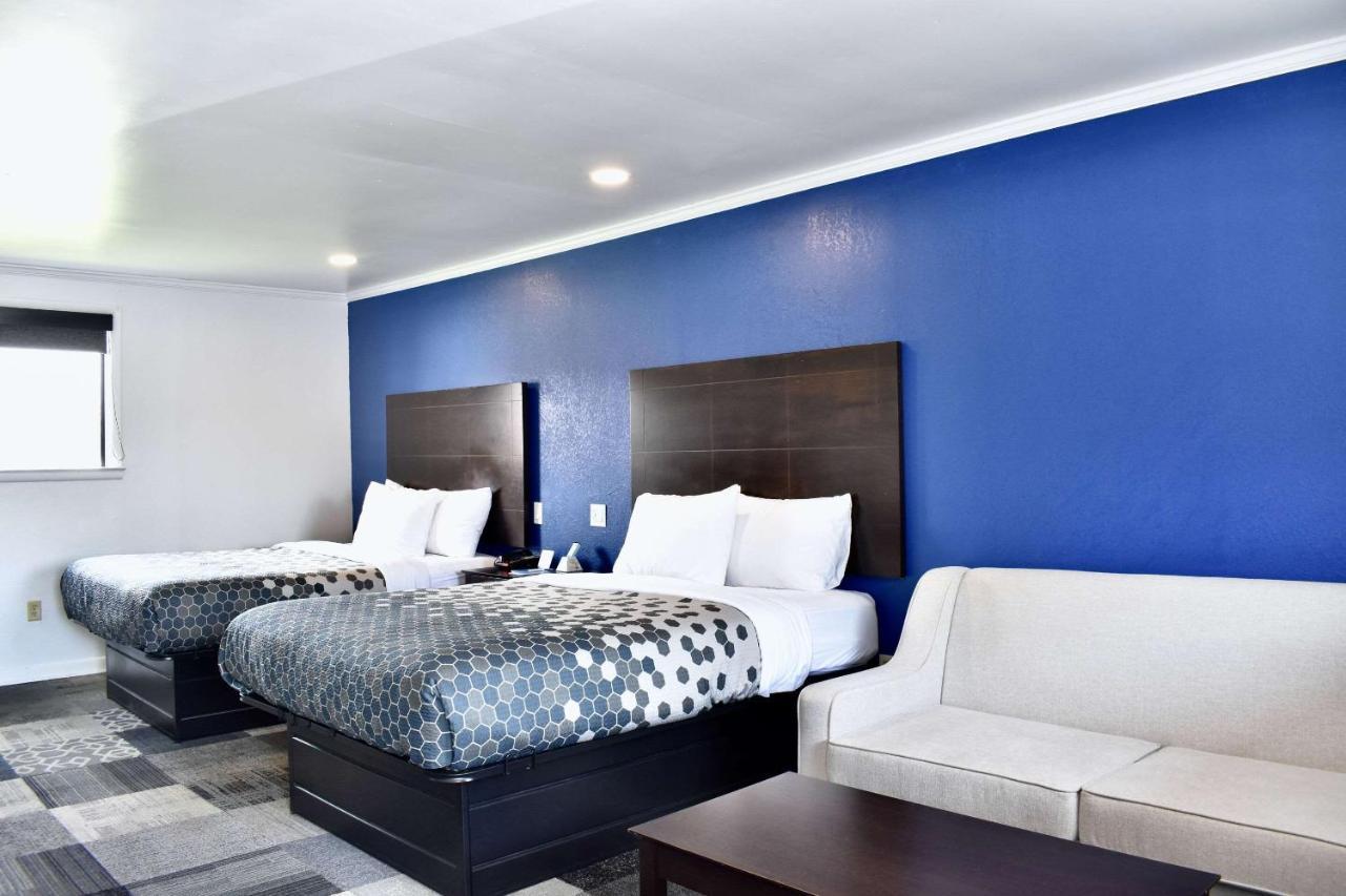 Rodeway Inn Swainsboro Bagian luar foto