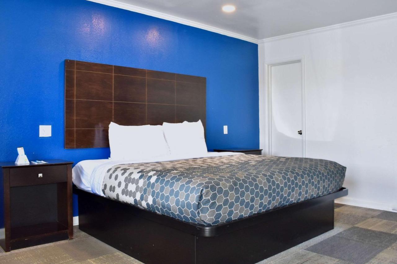 Rodeway Inn Swainsboro Bagian luar foto