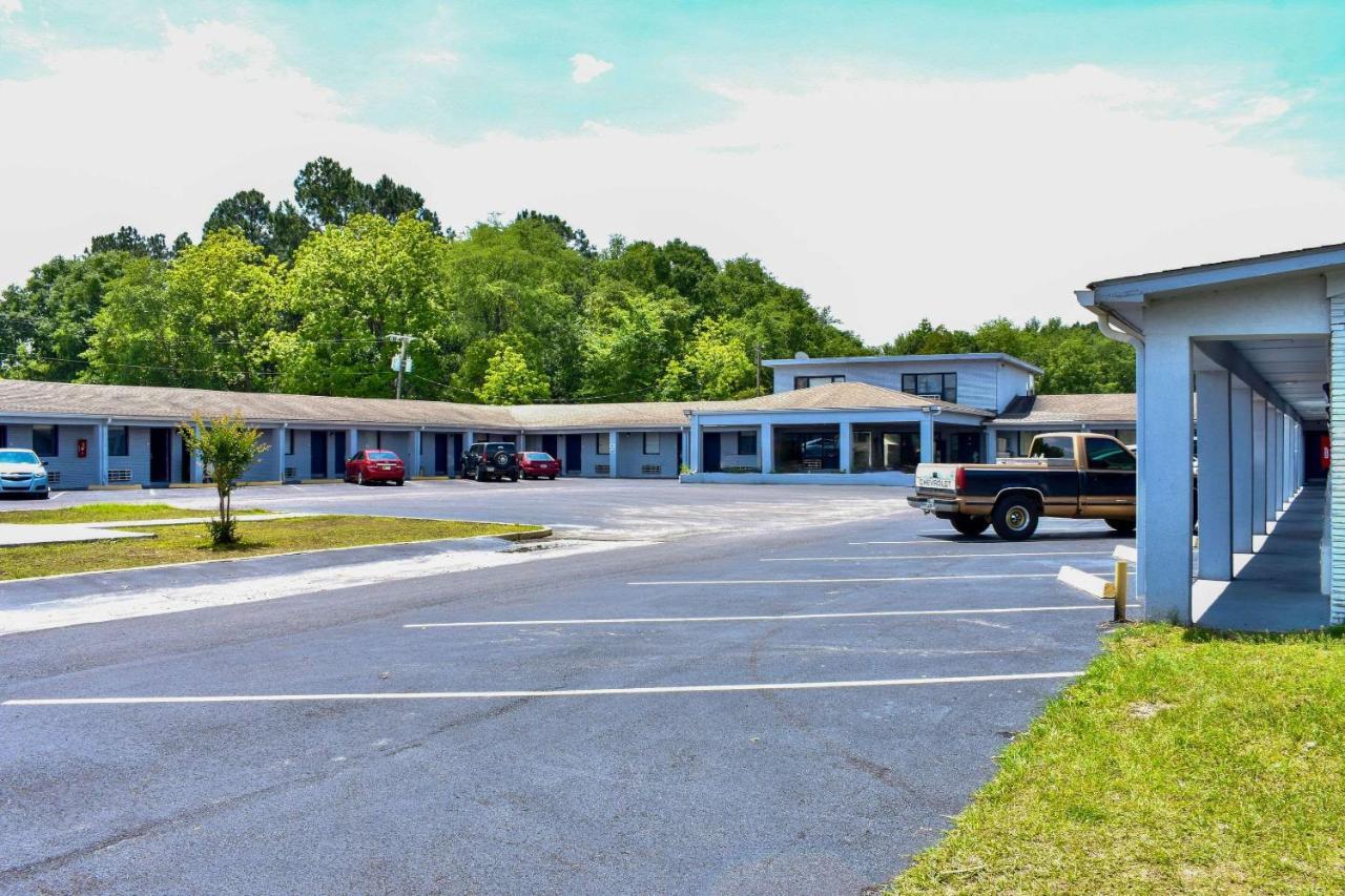 Rodeway Inn Swainsboro Bagian luar foto