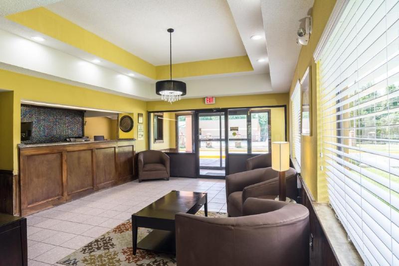 Rodeway Inn Swainsboro Bagian luar foto