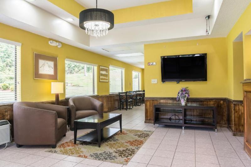 Rodeway Inn Swainsboro Bagian luar foto