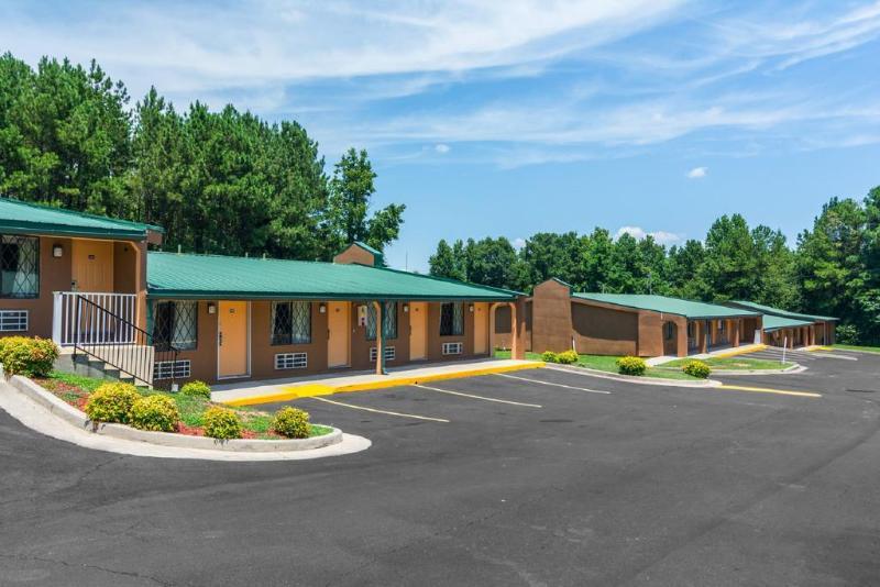 Rodeway Inn Swainsboro Bagian luar foto