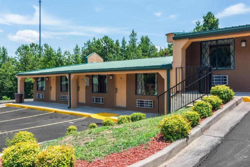 Rodeway Inn Swainsboro Bagian luar foto