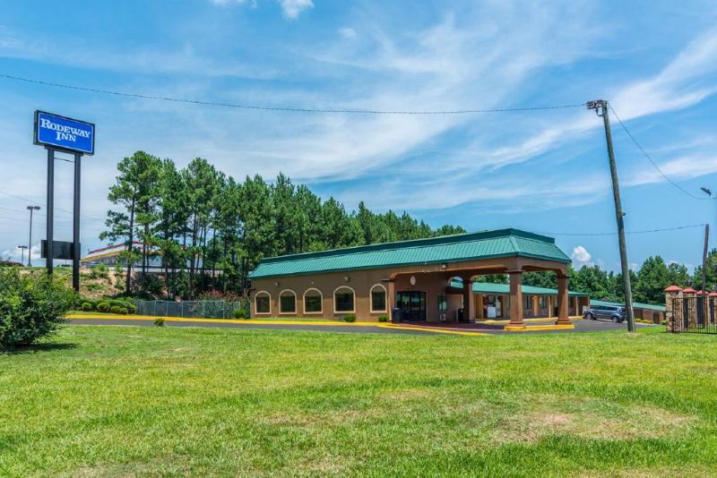 Rodeway Inn Swainsboro Bagian luar foto