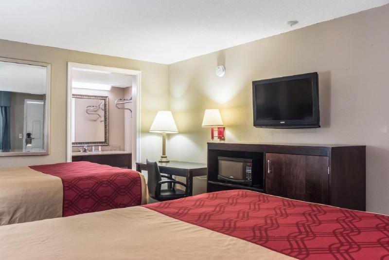 Rodeway Inn Swainsboro Bagian luar foto