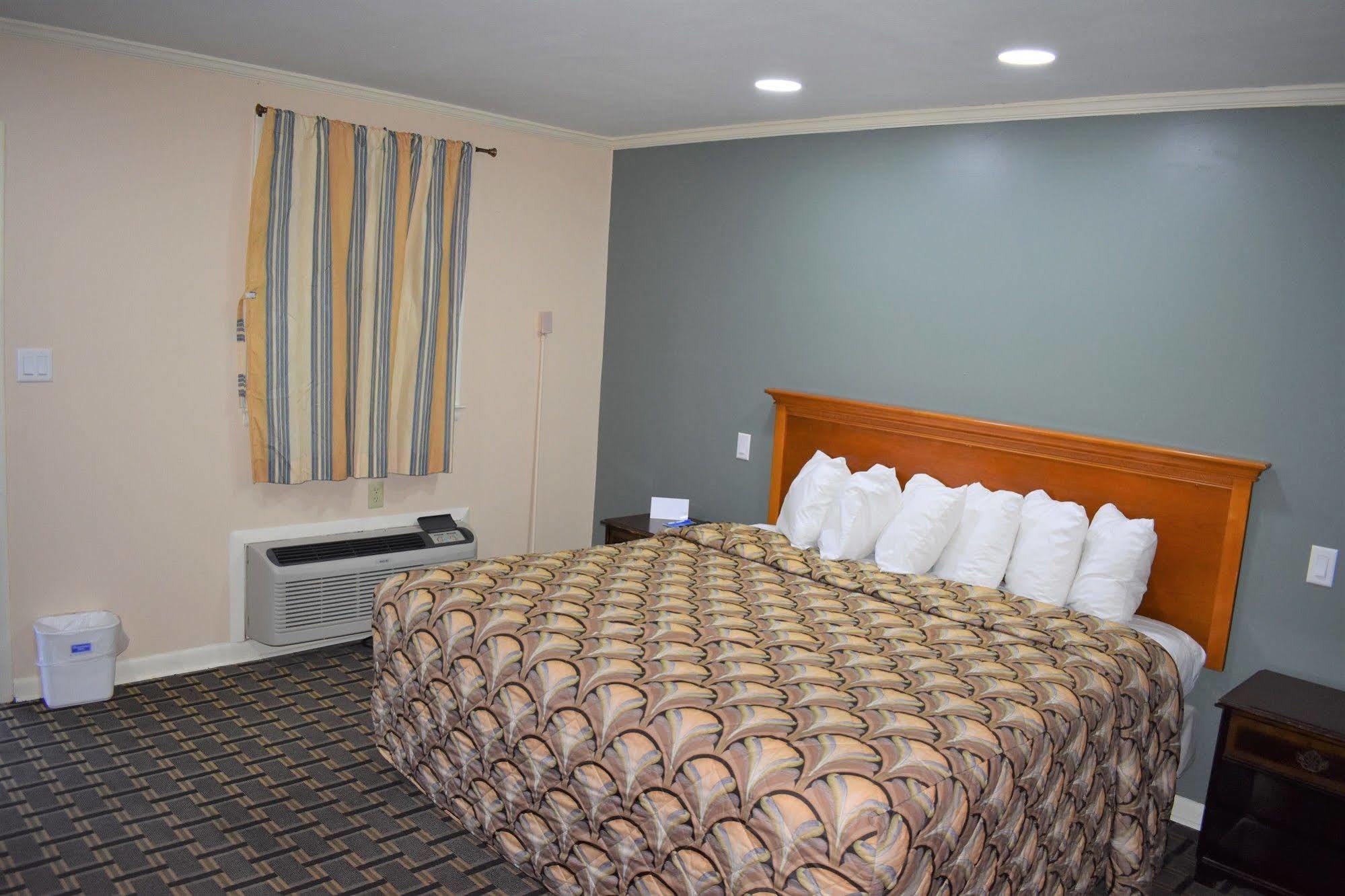 Rodeway Inn Swainsboro Bagian luar foto