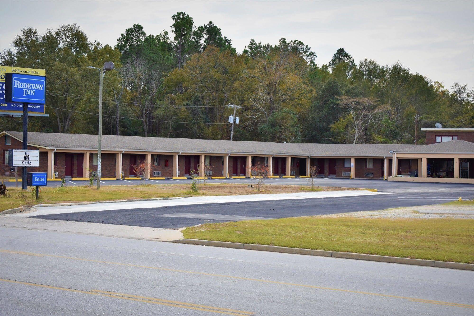 Rodeway Inn Swainsboro Bagian luar foto