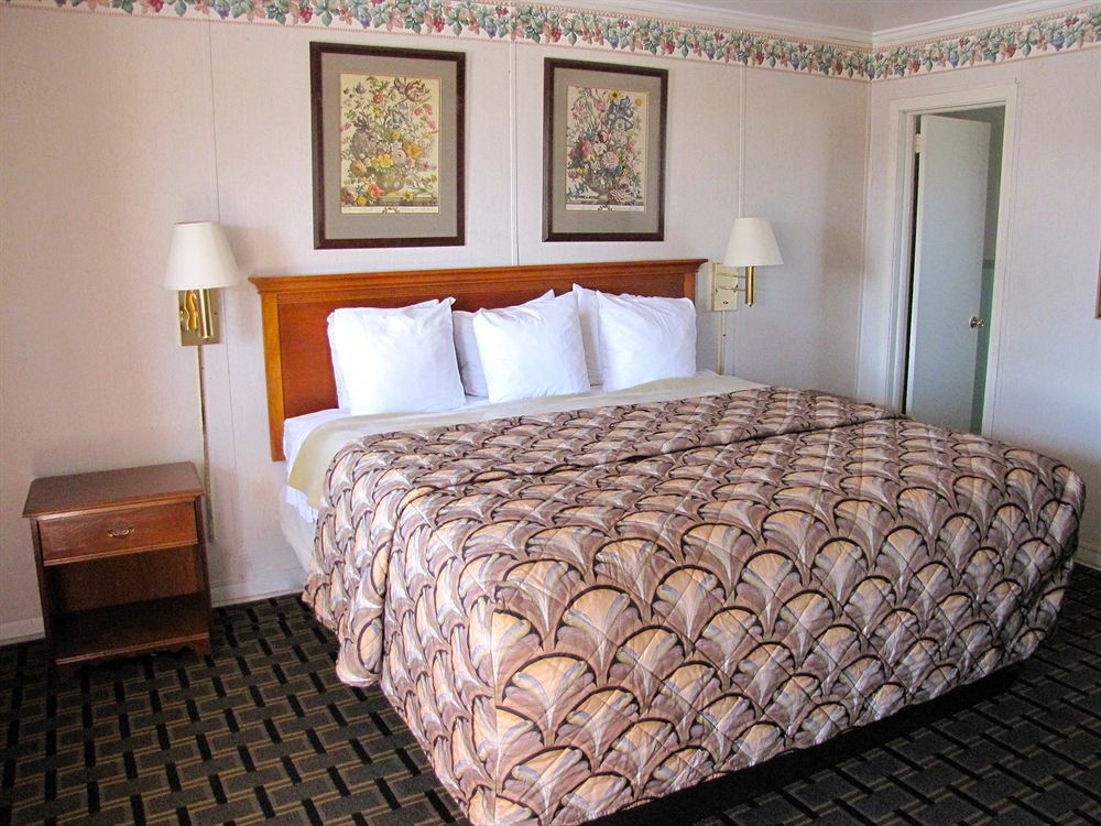 Rodeway Inn Swainsboro Bagian luar foto