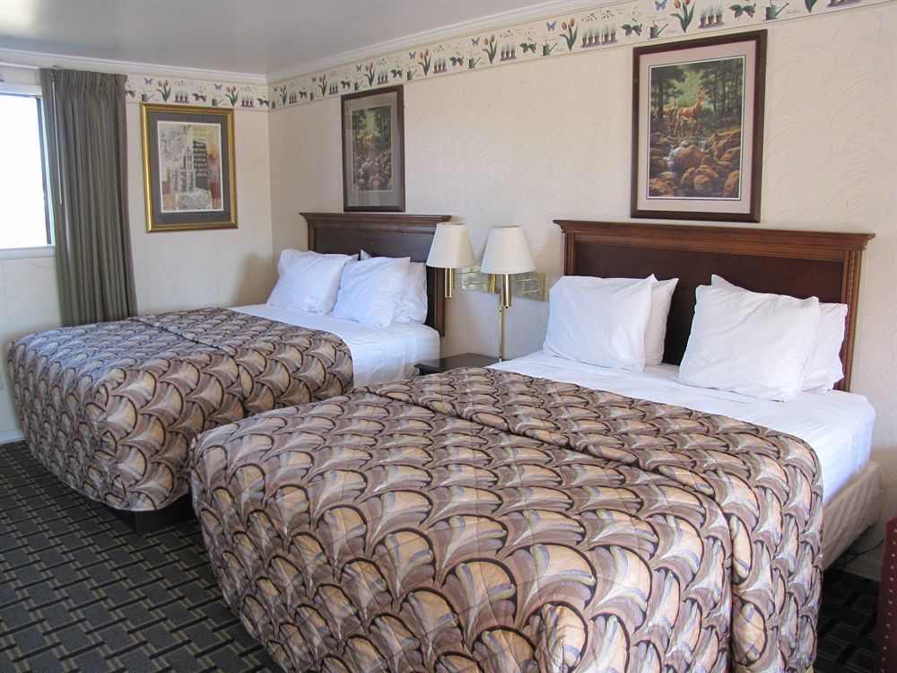 Rodeway Inn Swainsboro Bagian luar foto