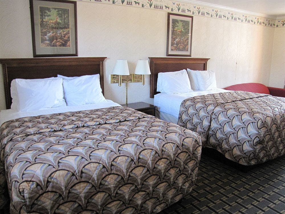 Rodeway Inn Swainsboro Bagian luar foto
